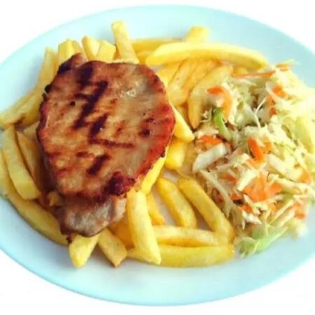 Cotlet de porc+cartofi praj, salata/350gr