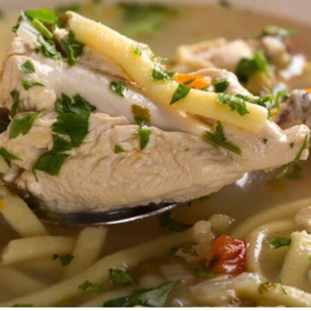 Ciorbă de pui cu taietei/zdrente ou-350gr